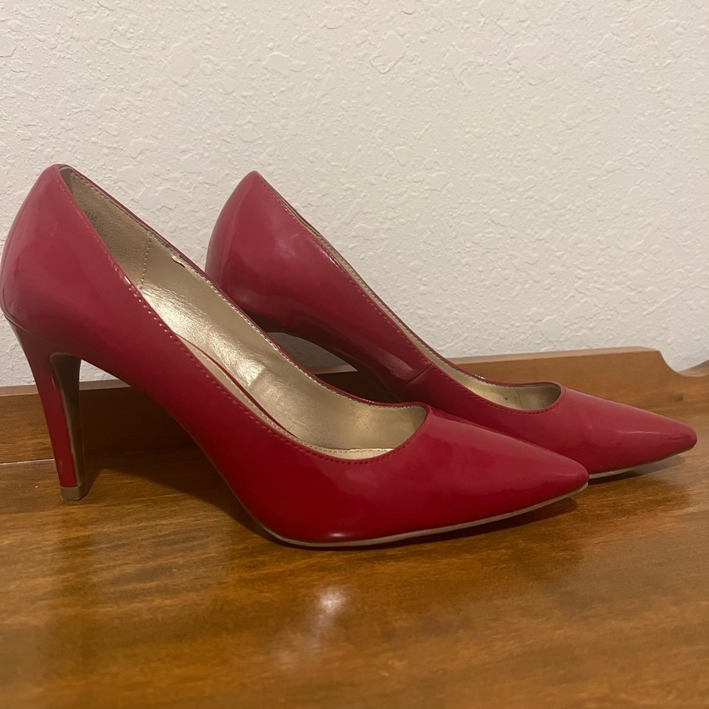 Red Bandolino Pumps